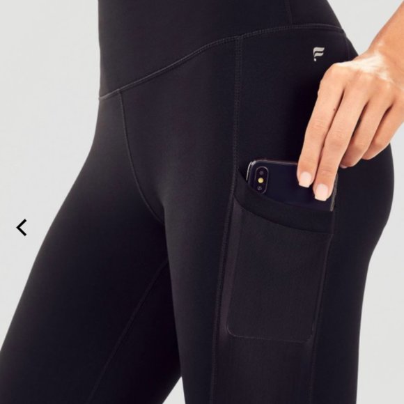 Mila High-Waisted Pocket Capri Fabletics - Picture 2 of 5